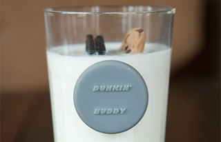Illustration for article titled Magnets Are the Secret To the Ultimate Cookie Dunking Contraption